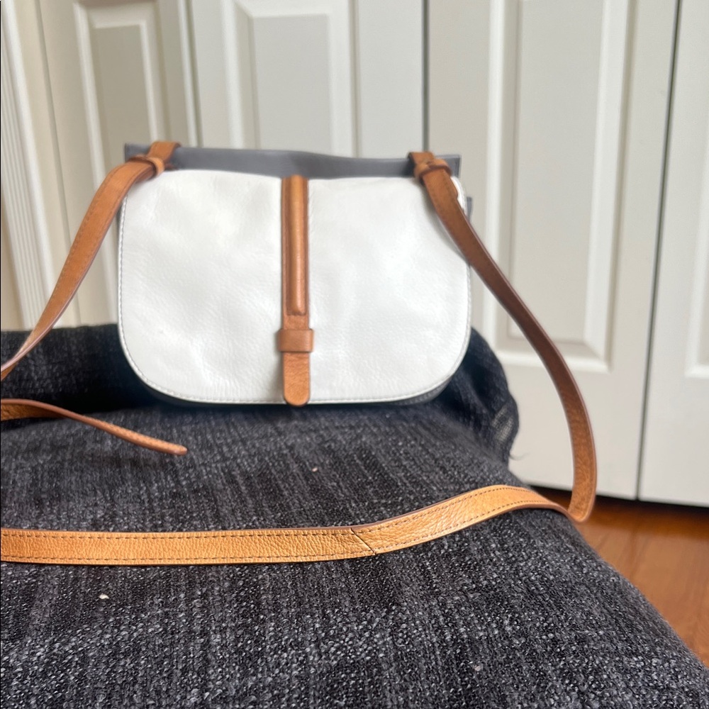 Fossil Brand  White, Tan And Gray Crossbody Bag
